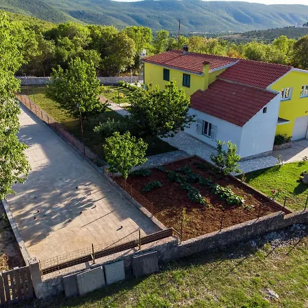 House Simani بيت للعطل *