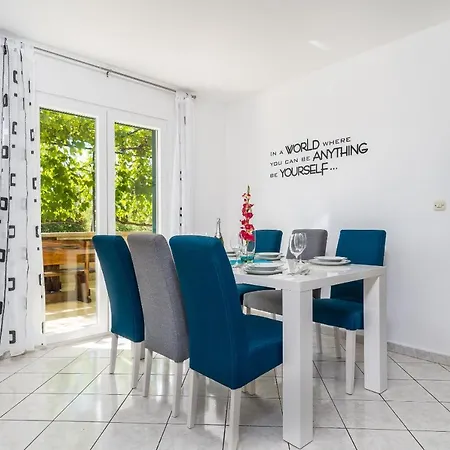 House Simani بيت للعطل *