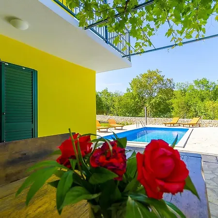 House Simani بيت للعطل *