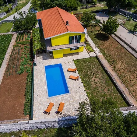 بيت للعطل House Simani *
